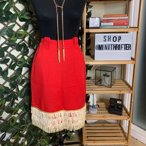 Red Fringe - Picture 3 of 5